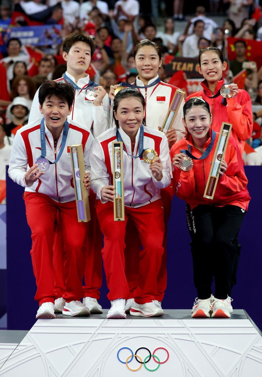 德州扑克游戏-女足比赛颁奖典礼盛大举行，总冠军接受殊荣(女足奖杯)