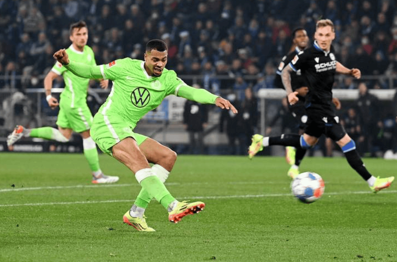 德州扑克游戏-包含沃尔夫斯堡客场险胜对手，实现反超的词条